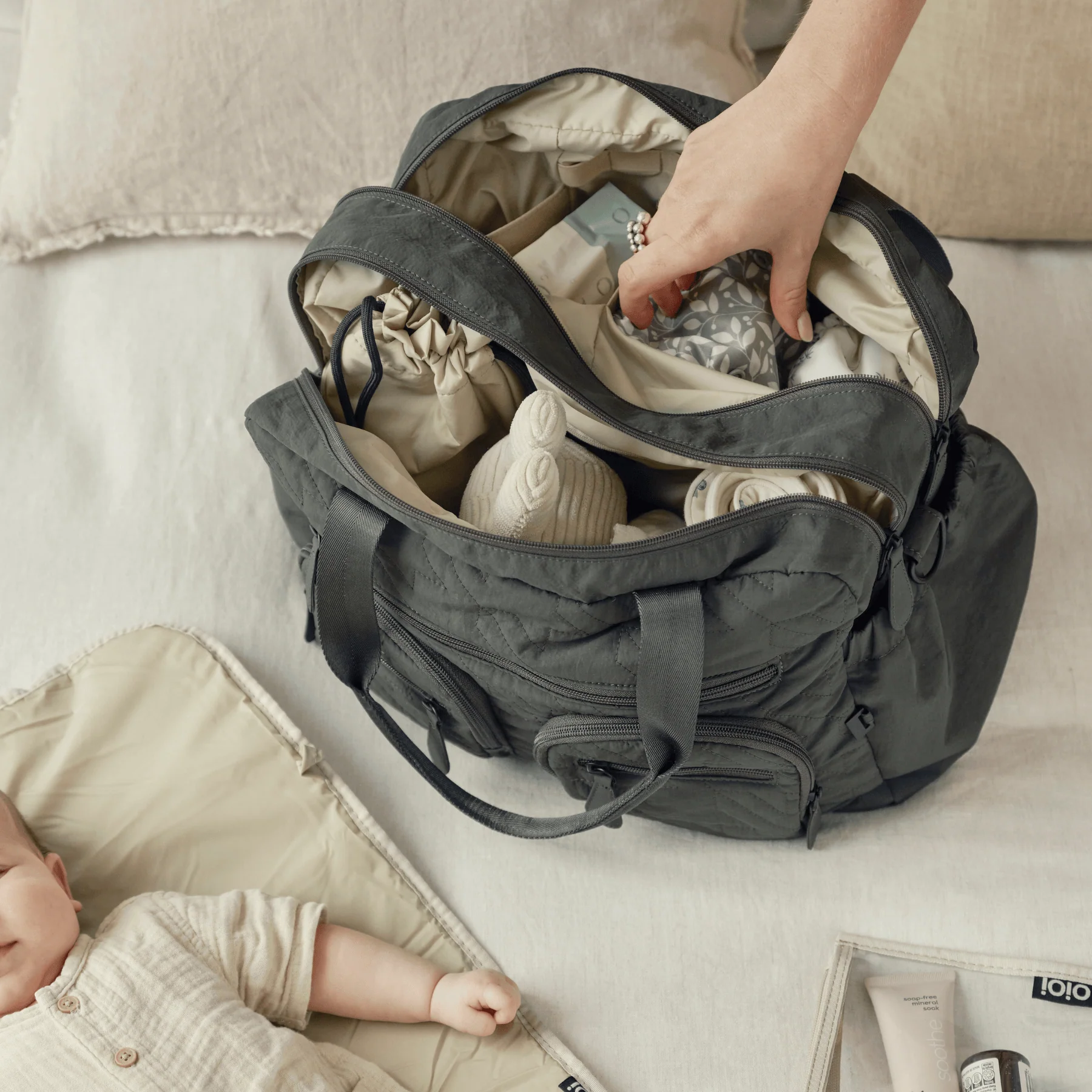 Carry All Nappy Bag - Olive Houndstooth Quilt - Image 3