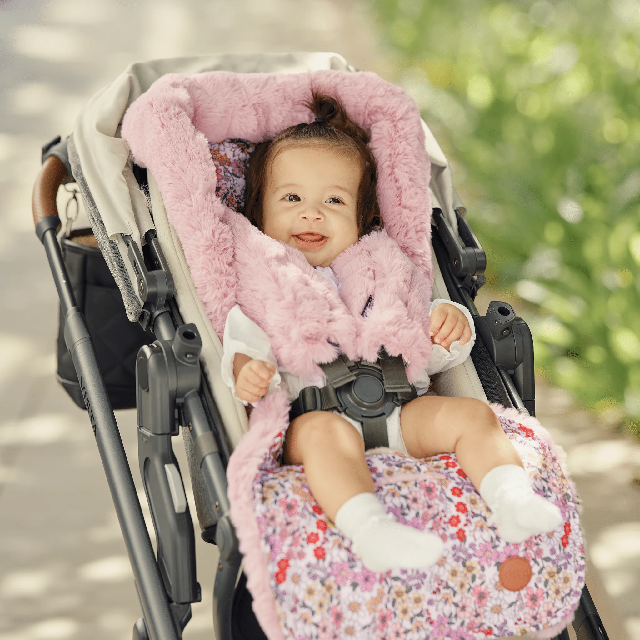 Reversible Pram Liner - Daisy/Faux Fur - Image 4