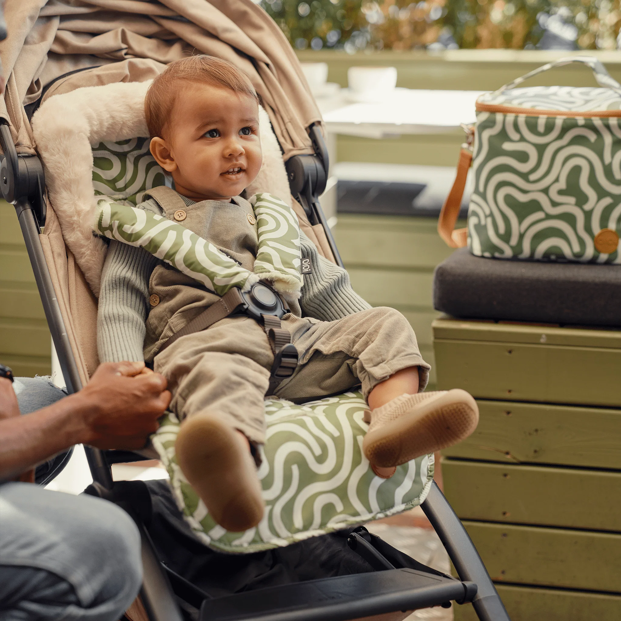 Reversible Pram Liner - Green Squiggle/Faux Fur - Image 4